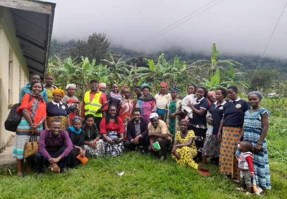 Engaging community-level stakeholders in Bundibugyo District, Uganda. Photo credit: AFROHUN